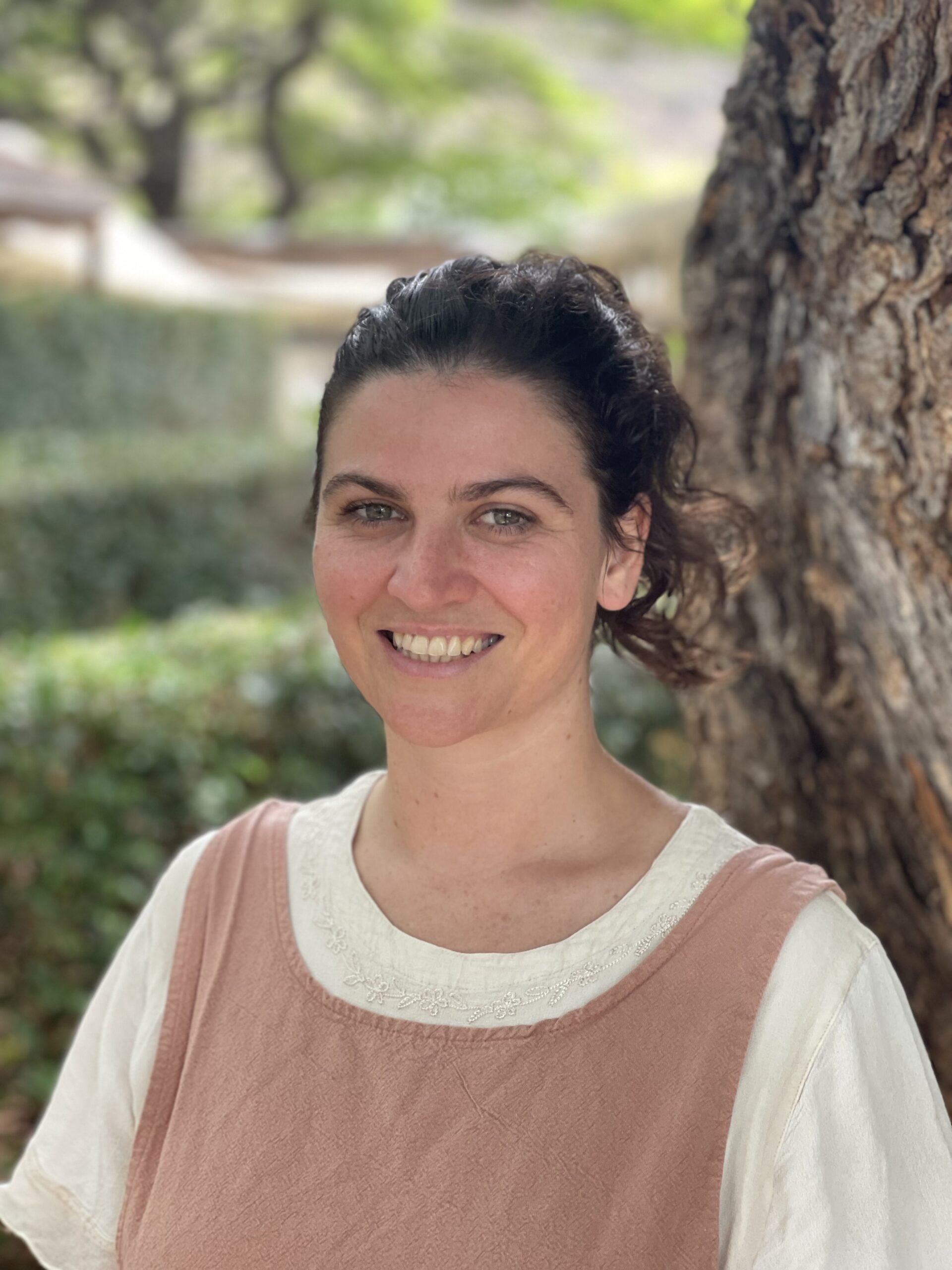 Community Voices: Natasha Davies on Teaching, Hospitality & Life in Oʻahu